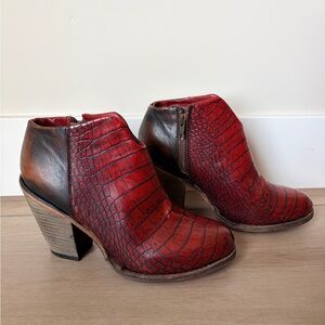 Freebird Booties "Detroit" Ankle Zipper Red Croco Leather Size 9 EXCELLENT!